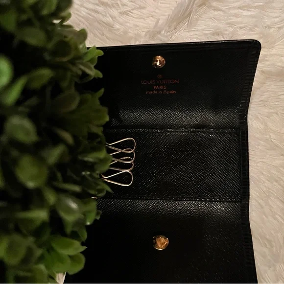- Louis Vuitton black epi leather key holder - Picture 4 of 9